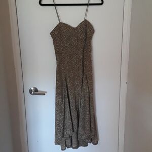 EUC-  beautiful tan/beige patterned midi dress